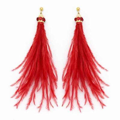 Pendientes de plumas Mahi rojas artesanales con pluma de avestruz y detalles dorados