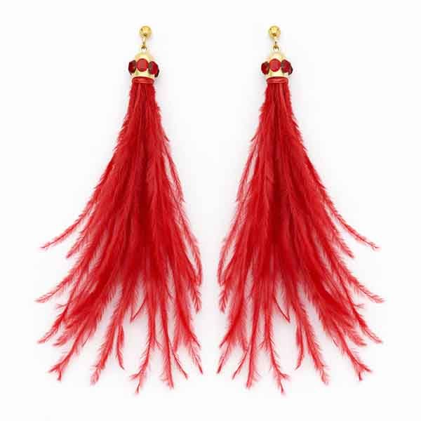 Pendientes de plumas Mahi rojas artesanales con pluma de avestruz y detalles dorados