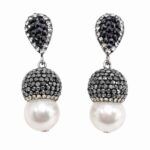 Pendientes de perla y cristales gris marquesita con diseño joya