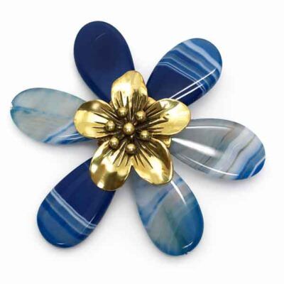 Broche de flor azul con piedra natural y centro dorado