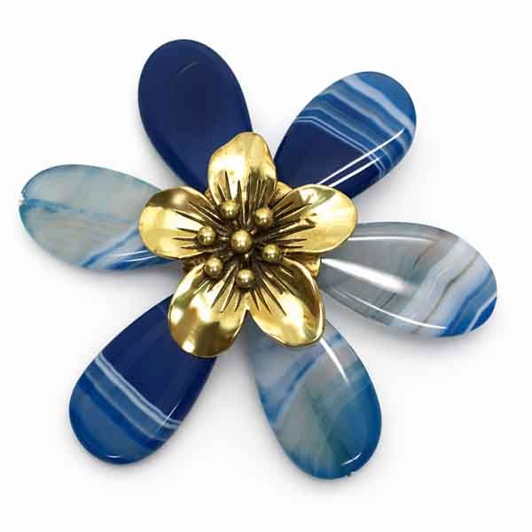 Broche de flor azul con piedra Azura Broche de flor azul con piedra natural y centro dorado