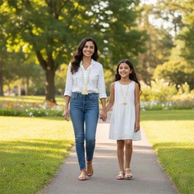 Madre e hija con collares a juego modelo Andrea