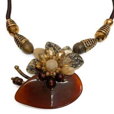 Collar Alicia marrón y dorado con piedra pulida en forma de media luna y flor de bolas facetadas doradas – Turquesa y Más