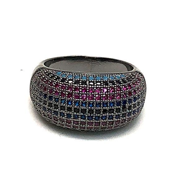 Anillo ancho en plata de ley con circonitas en negro, fucsia y azul, diseño moderno y elegante. Anillo ancho en plata de ley con circonitas en negro, fucsia y azul, diseño moderno y elegante.