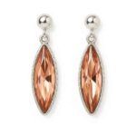 Pendientes Anouk con cristal color melocotón rosado y base plateada, fotografía de producto sobre fondo blanco profesional y luz uniforme.