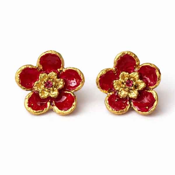 Pendientes de porcelana pintados a mano en forma de flor color rojo, diseño artesanal Turquesa y Más.