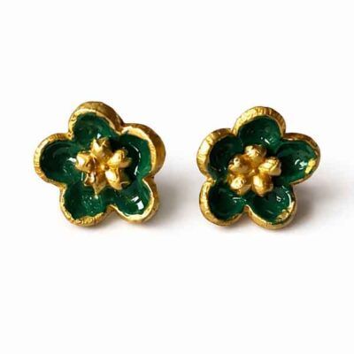 Pendientes de porcelana pintados a mano en forma de flor color verde, diseño artesanal Turquesa y Más.