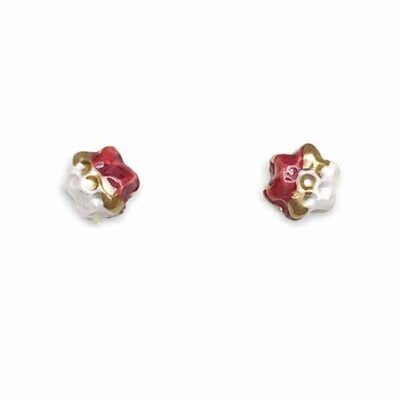 Pendientes Jolie de botón en porcelana artesanal con forma de flor en blanco nacarado, esmalte granate y detalles en oro