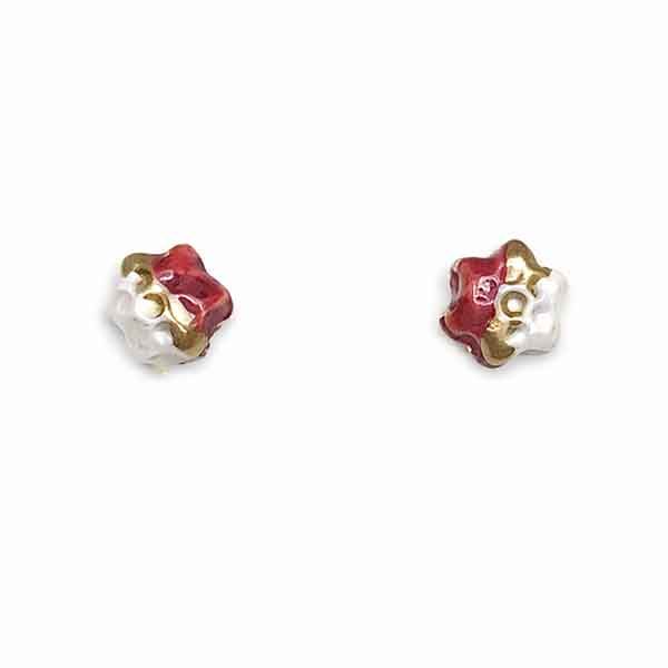 Pendientes Jolie de flor en porcelana artesanal – Turquesa y Más Pendientes Jolie de botón en porcelana artesanal con forma de flor en blanco nacarado, esmalte granate y detalles en oro