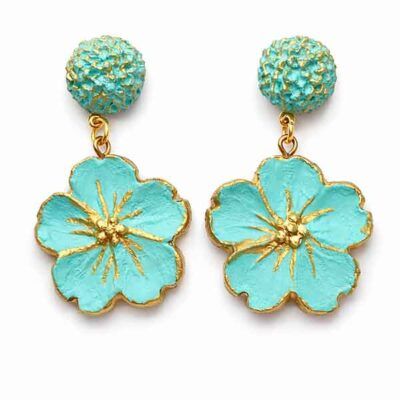 Pendientes Flor Tahiti artesanales en arcilla polimérica color verde agua con detalles dorados