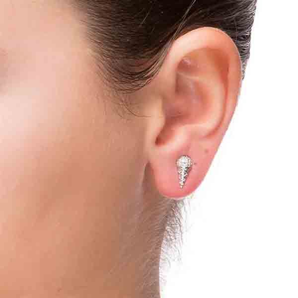 Pendientes helado plata circonitas puestos en la oreja Luxenter