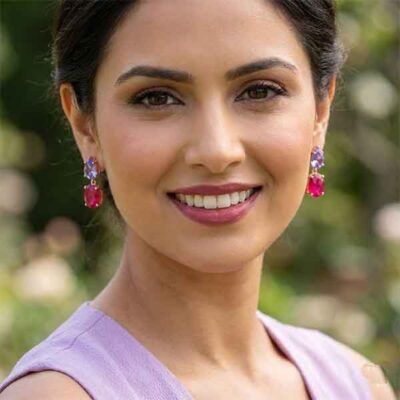 Pendientes SEWEH oro rosa de Luxenter con zafiro rosa CZ en modelo