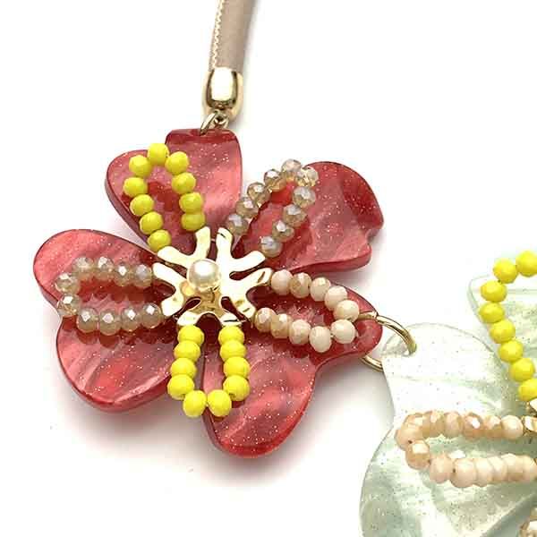 collar Montsi de flores de resina de colores