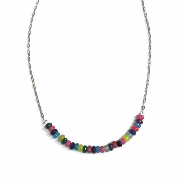 Collar Darika de acero inoxidable con piedras facetadas multicolor