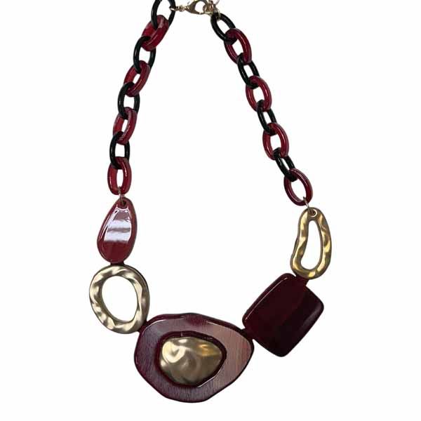 Collar Edelmira burdeos Collar Edelmira corto con eslabones grandes en tonos granate y dorado, con piezas geométricas de diseño moderno y acabado brillante.