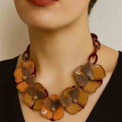 Collar Tiy en flores de resina