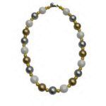 Collar Isis, bolas plateadas, doradas y blancas