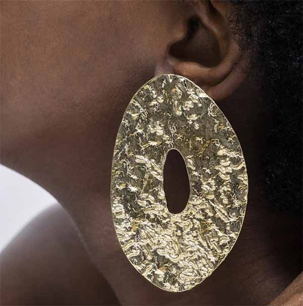 Pendientes Nacko Luxenter puestos en oro amarillo de 18k
