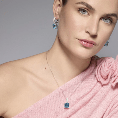 Pendientes aguamarina plata Balcay combinados con collar en modelo