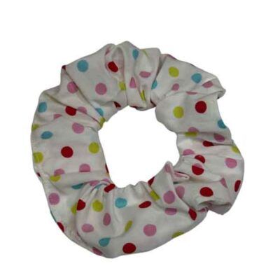 Scrunchie mediano hecho a mano con estampado de topos de colores