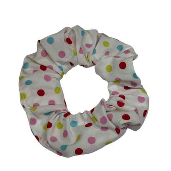 Scrunchie mediano hecho a mano con estampado de topos de colores