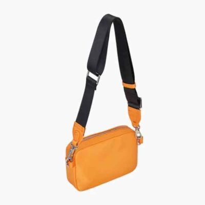 Vista trasera del bolso O bag Dallas Pouch Zip Bag, diseño liso y minimalista