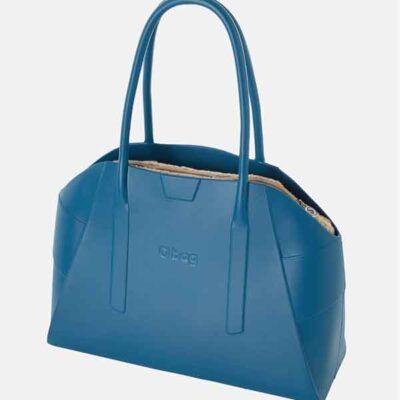 Vista lateral del bolso O bag Unique laguna blue, color suave y cuerpo estructurado