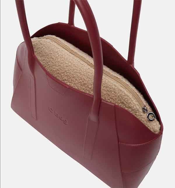Interior del bolso O bag Unique granate con bolsa interna beige o de borreguito