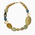 Collar Gaia con piedras naturales, resina y detalles dorados – Turquesa y Más