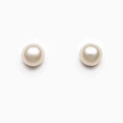Pendientes Gaia de perla natural chafada de 8 mm en plata de ley, joya artesanal con brillo nacarado.