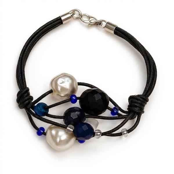 Pulsera Atenea artesanal con perlas y cuentas azules hecha a mano