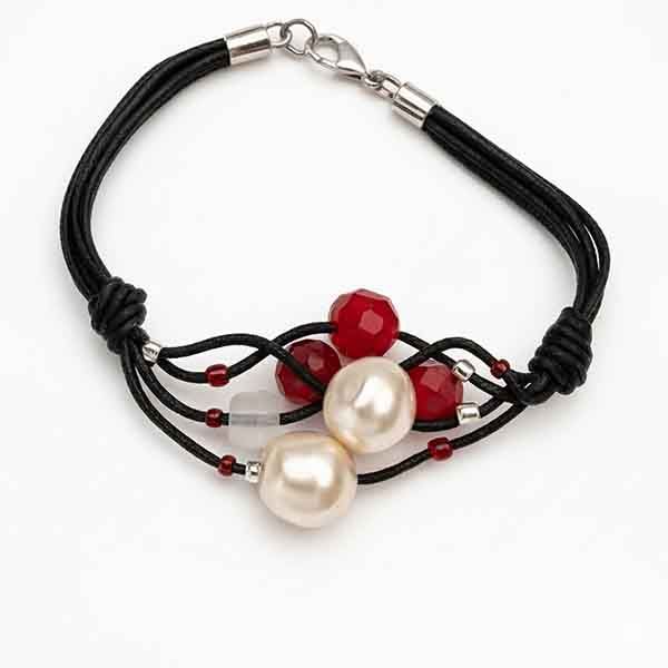 Pulsera Atenea artesanal con perlas en tono rojo Pulsera Atenea artesanal con perlas y cuentas rojas hecha a mano