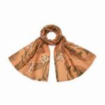 foulard Amazonas terracota con estampado floral y hojas sobre fondo blanco