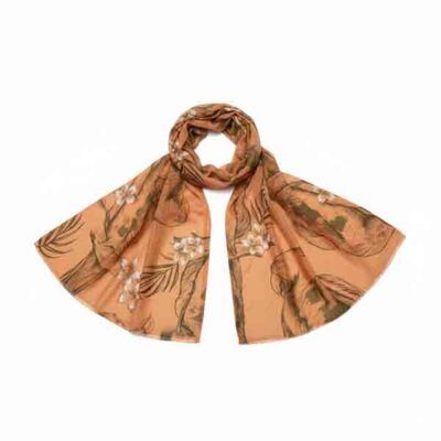 foulard Amazonas terracota con estampado floral y hojas sobre fondo blanco