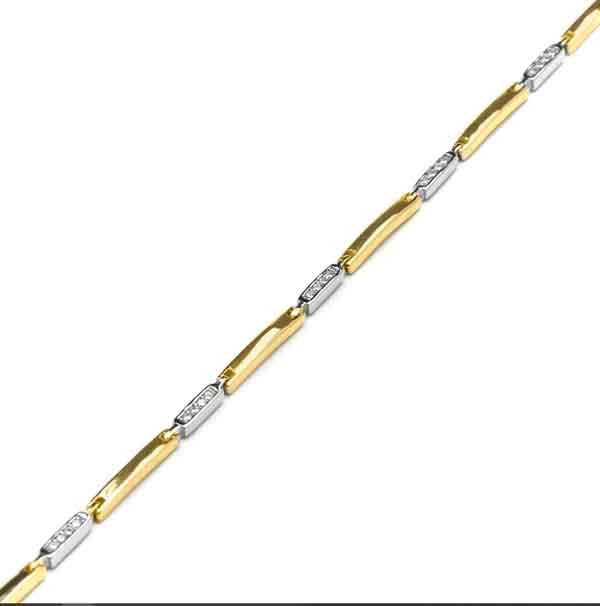 Detalle de la Pulsera Mirtis de plata 925 con circonitas y acabado oro amarillo de 18k