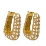 Pendientes Labrioro esmaltados en blanco y beige sobre base de plata 925 bañada en oro de 24 kt