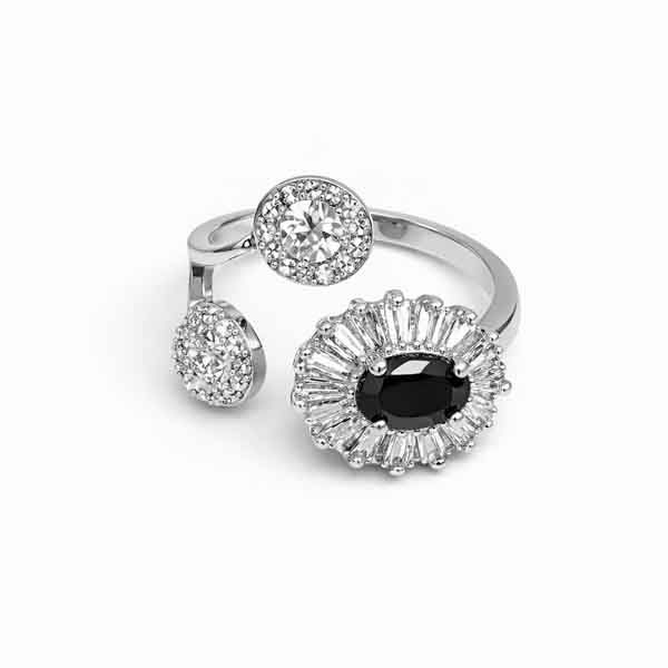 Anillo Eris plateado con cristal negro y cristales baguette transparentes