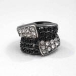 Anillo artesanal de cristal Swarovski Nudo Áurea en cristal y negro
