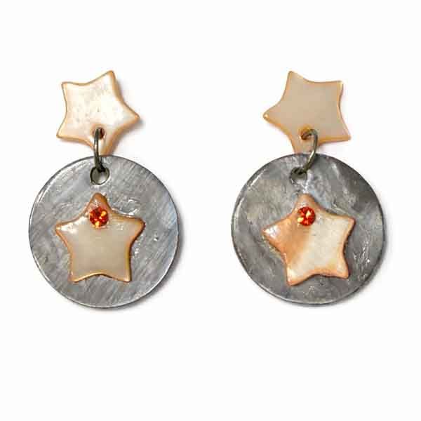 Pendientes artesanales de estrellas en color naranja con disco plateado