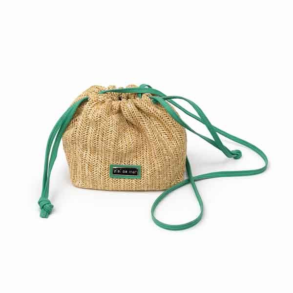 Bolso Sakito verde agua de fibras naturales Bolso Sakito de fibras naturales en color verde agua con correa de piel reciclada