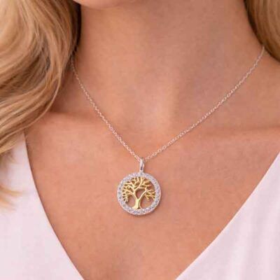 Collar Árbol de la Vida dorado con circonitas blancas en modelo