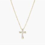 Collar cruz ondulada de oro con circonitas blancas en plata de ley