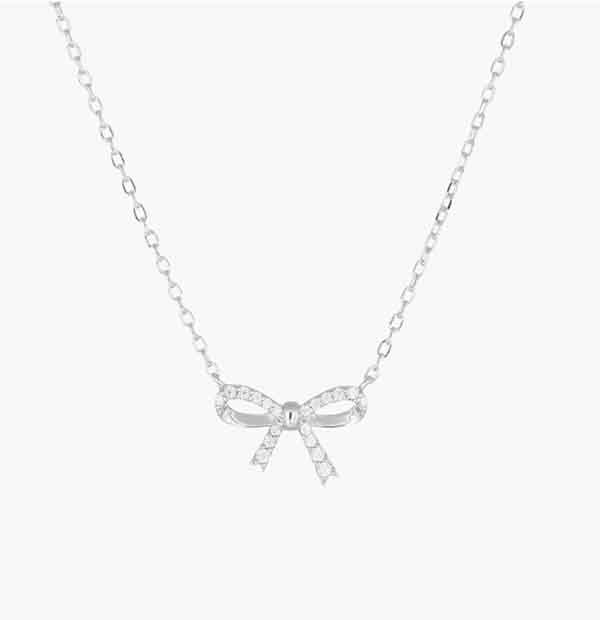 Collar lazo de plata con circonitas blancas Collar lazo de plata con circonitas blancas y acabado en rodio sobre fondo blanco