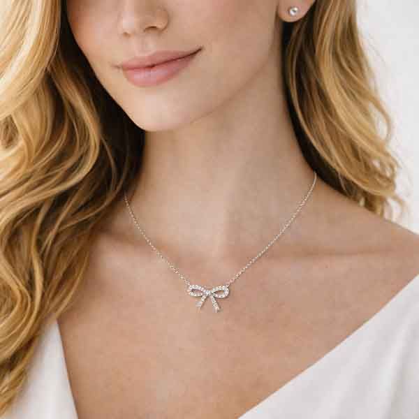 Collar lazo de plata de ley con circonitas blancas y acabado en rodio