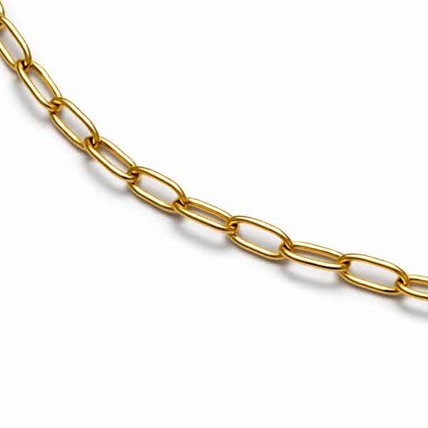 detalle eslabón cadena acero dorado 45 con acabado brillante