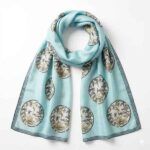 Foulard de seda verde agua con estampado de libélulas Susurro de Libélulas