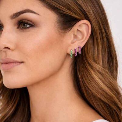 Pendientes Tennis Color de plata con circonitas verde, fucsia y marrón en modelo – AMEN