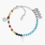 Pulsera Vida de María en plata de ley con perlas multicolor y símbolos marianos