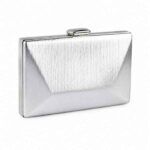 Clutch Aura Plata elegante con acabado plateado brillante