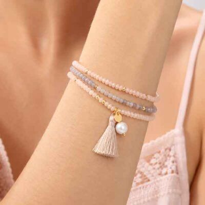 Pulsera Nydin de Luxenter en tonos rosa y gris sobre modelo